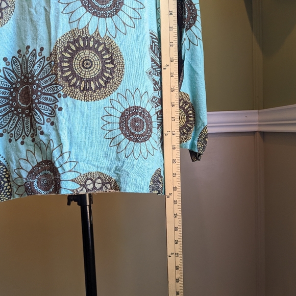 Hot Cotton by Marc Ware linen top - Picture 6 of 10